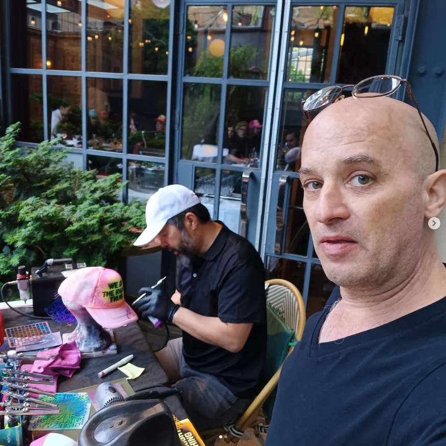 AirbrushToronto's tweet photo. Airbrushing custom trucker hats for Frank @airbrushing4u for Canada Life #airbrush #airbrushartist #activation #promotions #toronto https://t.co/hjfhNmItMd