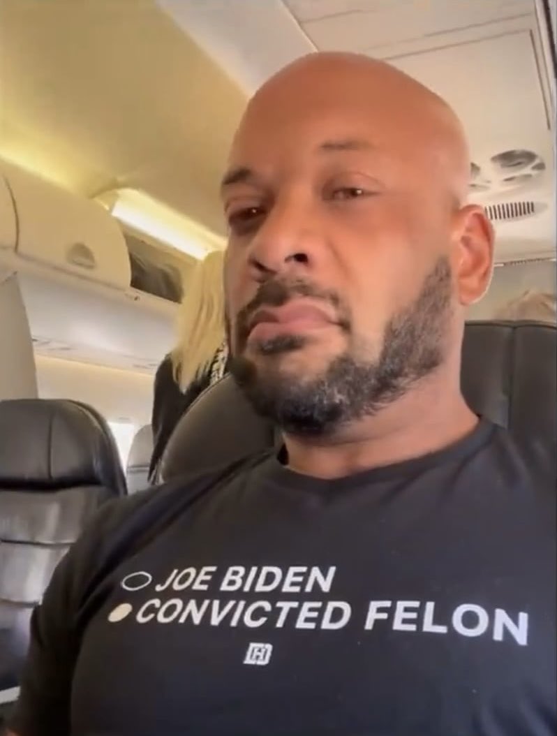 MackNSweetJones's tweet photo. If nyc was an open carry city..this would be me in a Trae Young jersey waiting  to get elected for the violence https://t.co/qKHmHmztDE