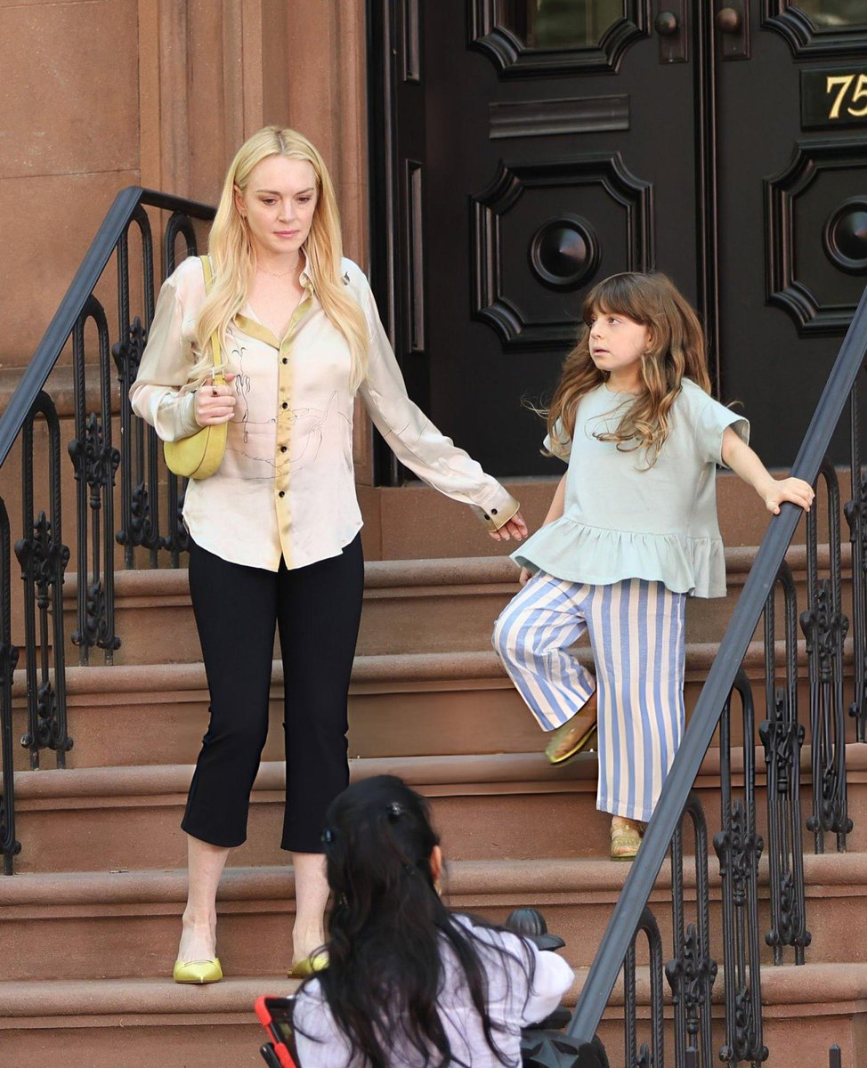 lilofansite's tweet photo. 📸 | Lindsay Lohan spotted filming family scenes for Count My Lies in New York City. https://t.co/L27QAcpK14