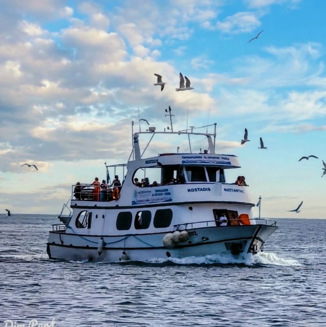 Dim_Pard's tweet photo. Αφήνοντας τις σκέψεις στη στεριά
#photography
#thessaloniki 
#cruiseship https://t.co/TTTjFcoqZ8