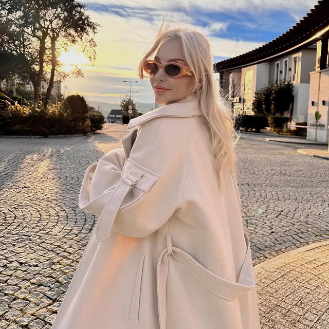 evacakess's tweet photo. Smiling through every sunset 🌸 https://t.co/LN3GhgJ8gX