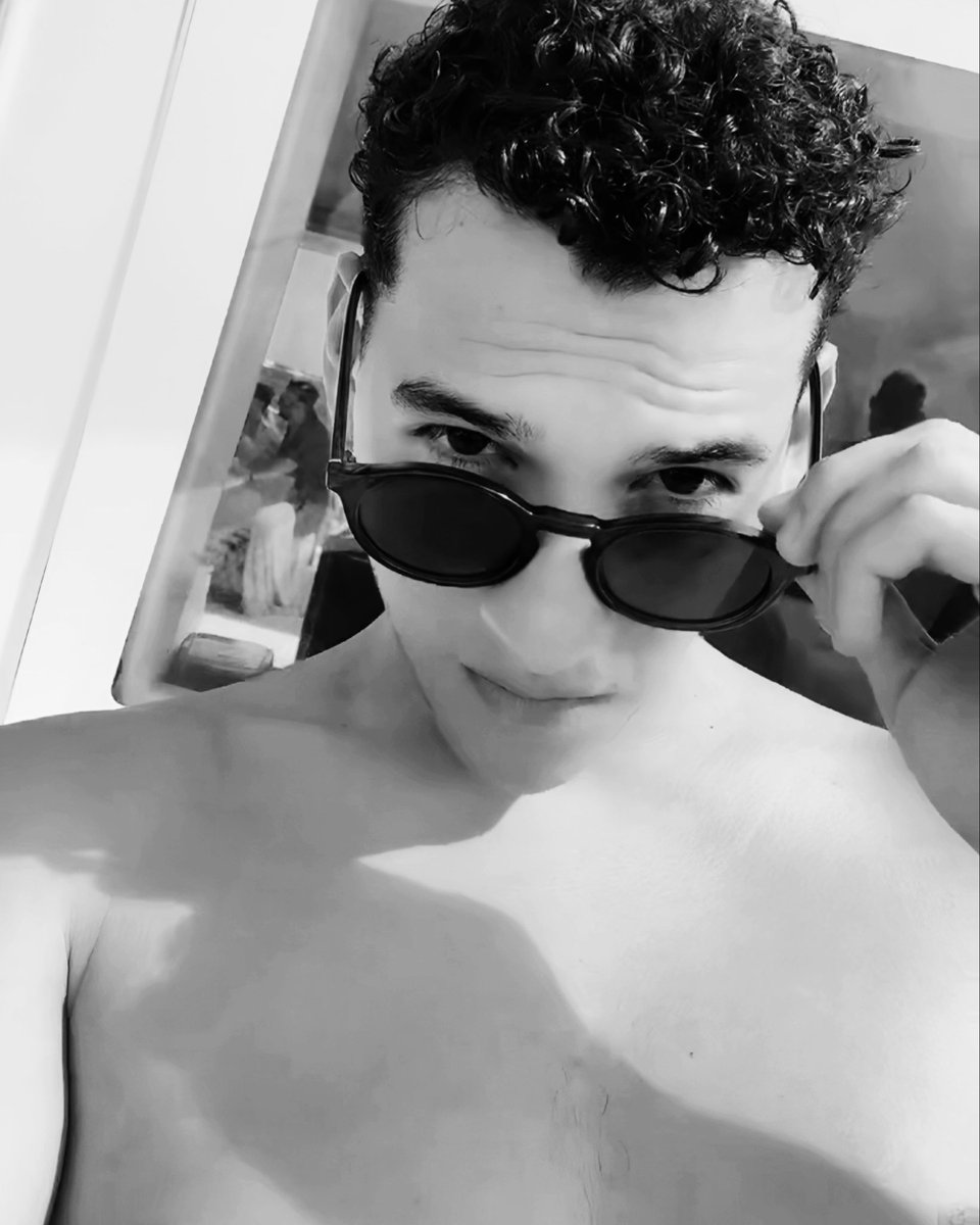 migajerasdoblem's tweet photo. Se siente super chicles bomba tener unos padres tan guapos.🙂‍↕️💖✨️ https://t.co/A3IoFSEn7N