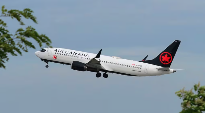 WSOnlineNews's tweet photo. 🚨 COCKPIT IMPOSTER: Air Canada pilot under investigation for flying without a licence

Link in thread 🧵 https://t.co/8TdgN4MOzW