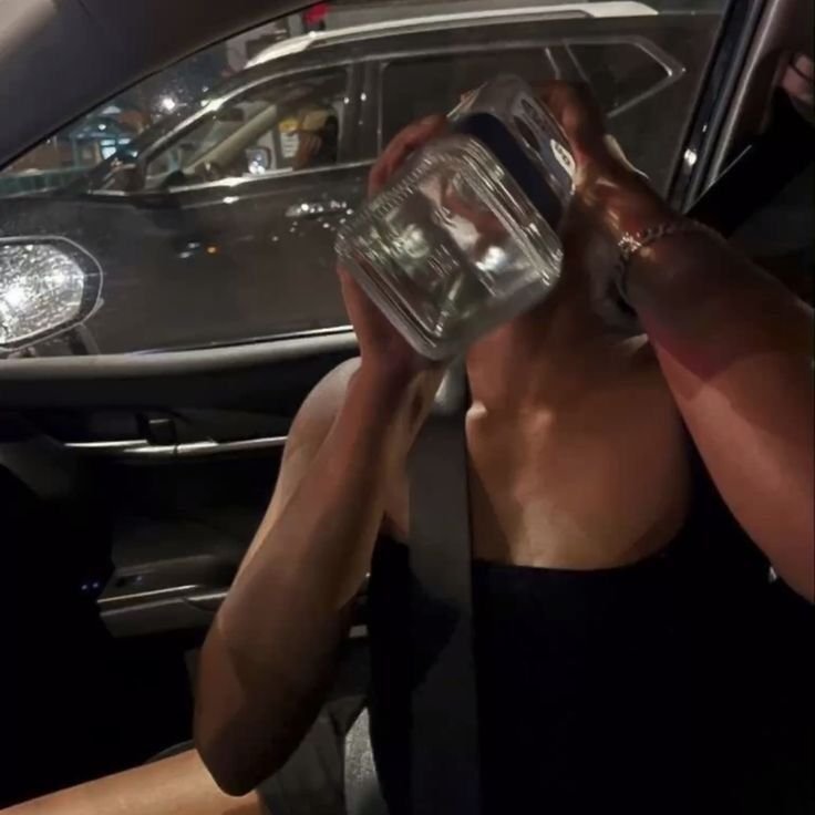 ethereprose's tweet photo. One is wild, the other is wasted. Standard girls night out with us. https://t.co/zeHBjUiOhU
