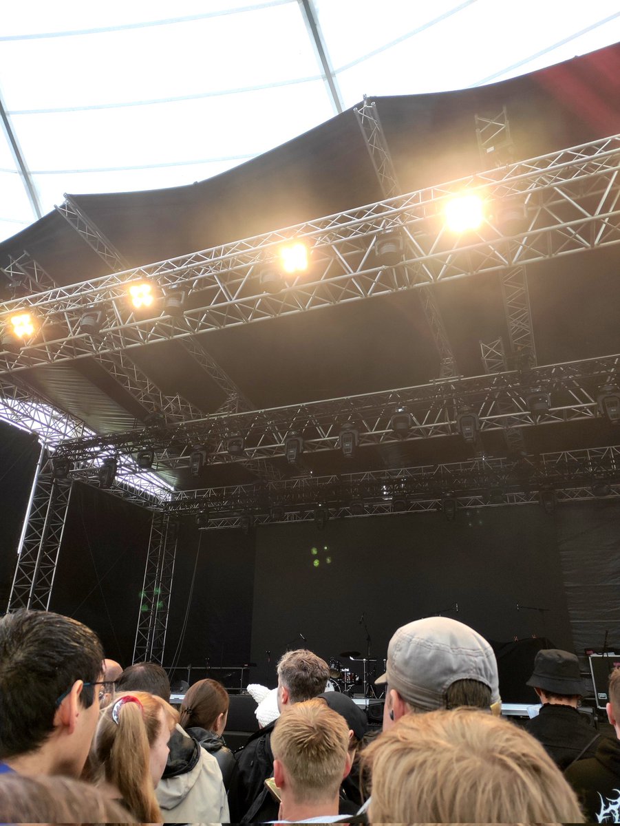 Neminia122's tweet photo. The venue for the Babymetal concert is so cool 😍 It's outdoor within a castle https://t.co/6392N2MDpj