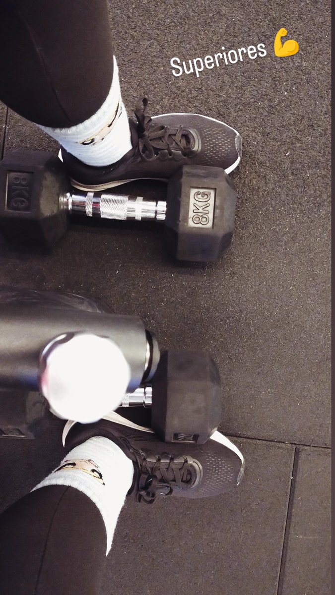 dezzam_'s tweet photo. Eu estava mtt disposta a fazer um cardio bacanissimo no final .
Fiz esteira,fiz tranport . E na hora de fazer a escada,eu estava lá e do nada a escada travou e não queria funcionar!! Desisti e vim embora! https://t.co/4I9HQUyzSo
