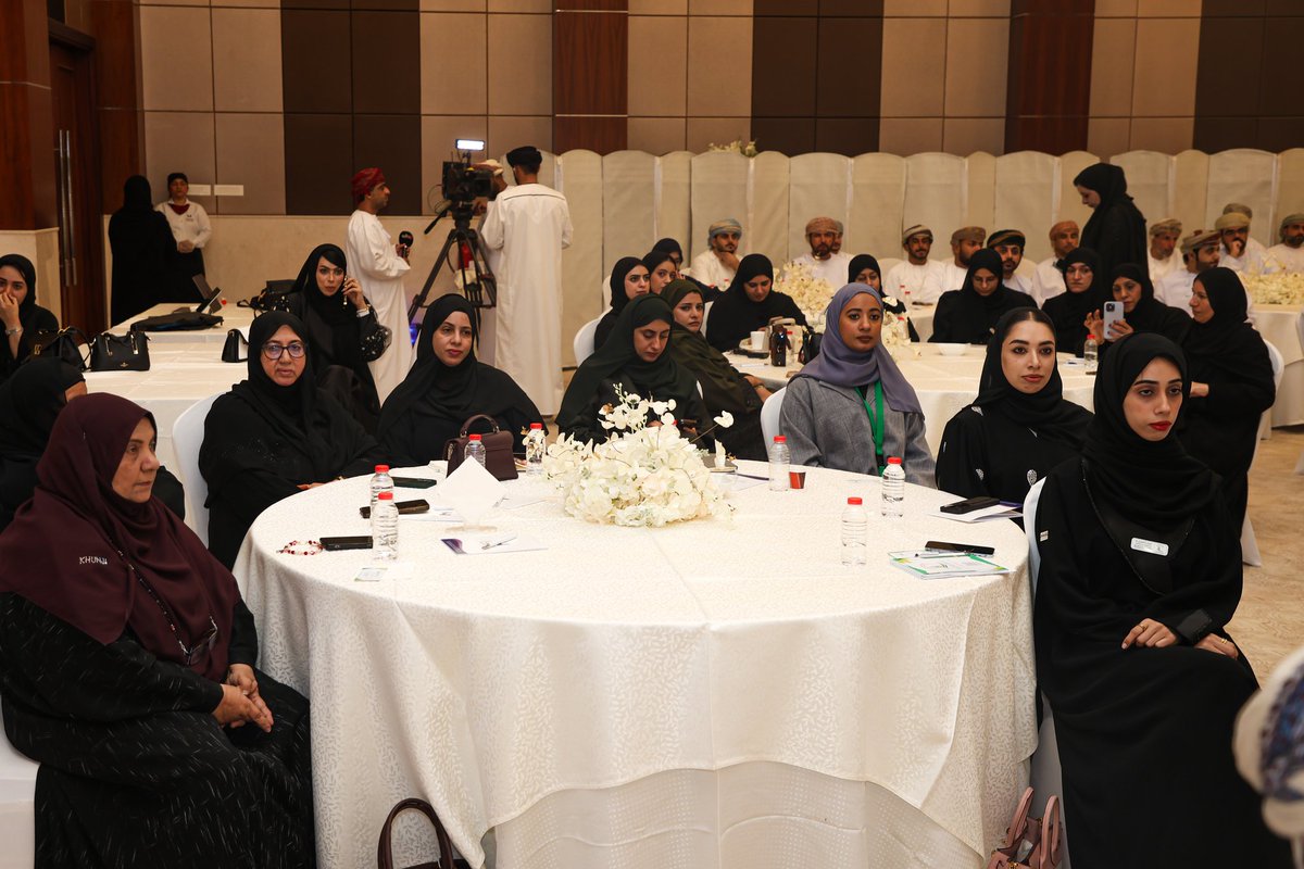 OCCI_BN's tweet photo. وهدفت الندوة إلى إيجاد منصة تواصل مباشرة بين أصحاب المزارع وإدارات المشتريات في المصانع الغذائية، وتقليل الاعتماد على المواد الخام المستوردة عبر تعزيز استخدام المنتجات المحلية عالية الجودة، إلى جانب توفير سوق مستدام للمزارعين يضمن تسويق محاصيلهم بأسعار عادلة وتأمين تدفق مستقر للمواد الخام للمصانع، فضلاً عن التعريف بالمواصفات والمعايير المطلوبة في مجالات الجودة والتغليف والتوريد.