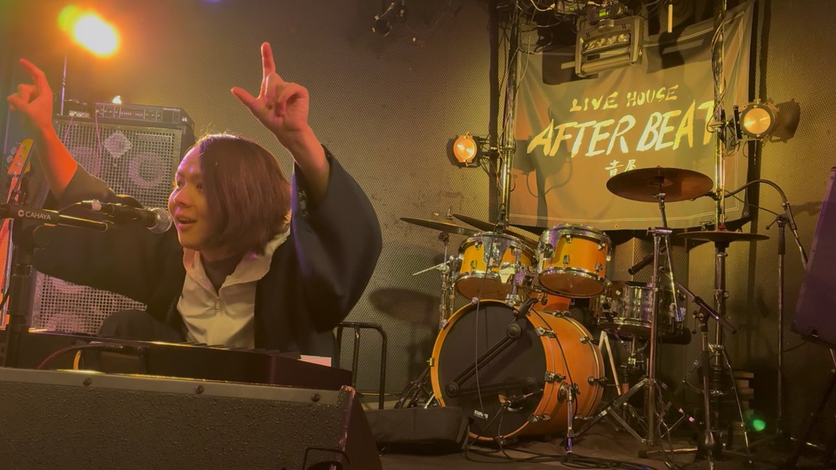Seki_Cha's tweet photo. 今日も今日とて、アフタービートオープンマイク。
別件で最後までいれなかったのが悔やまれる...。でも、いつもと違う時間帯の人らに会えたので良き！

オープンマイクはええぞぉー。 https://t.co/5PcgGHJ3Oq