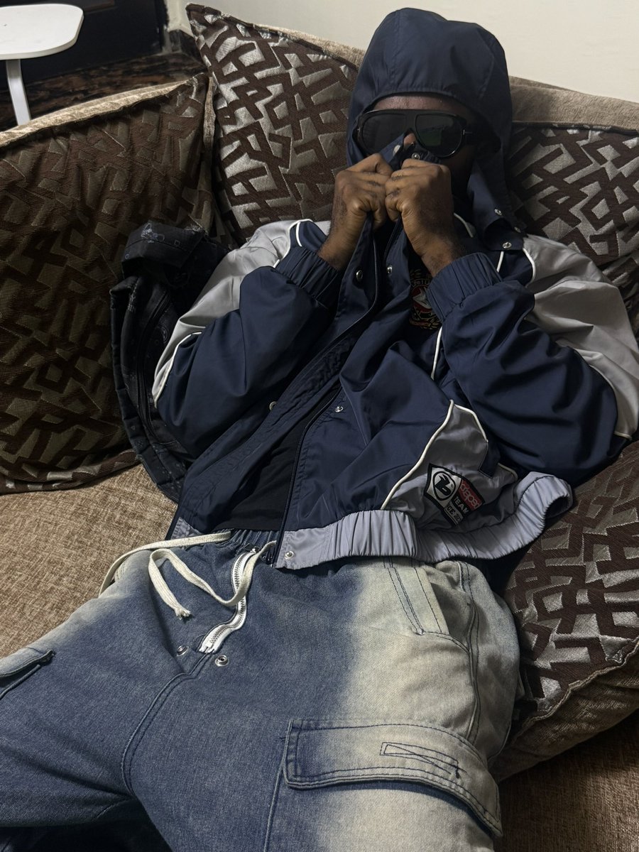 syre999_'s tweet photo. ☔️ https://t.co/QoX5hcMnXn