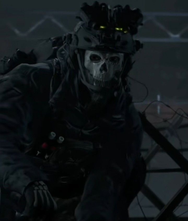 ChokeBury's tweet photo. He’s always covered head to toe, but if he wore a summer outfit or bathing suit I wonder if it’d be shorts with skulls https://t.co/nCZHiVOFrY