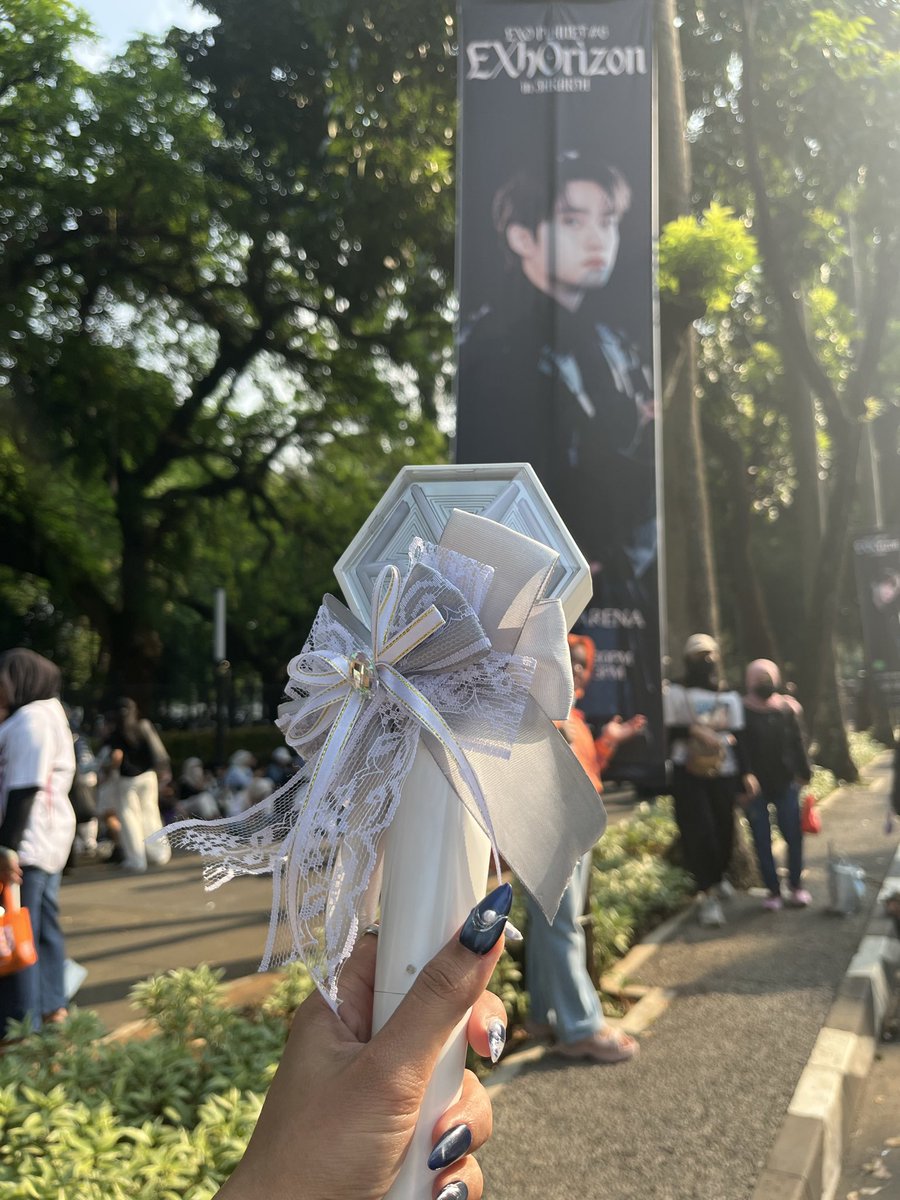 Dianiie8o's tweet photo. Konser exo terbaik dan kyungsoo selalu keren dan gemec🥹🤍 #exhorizonjakarta #day1 @weareoneEXO https://t.co/S7MzZKpTcB