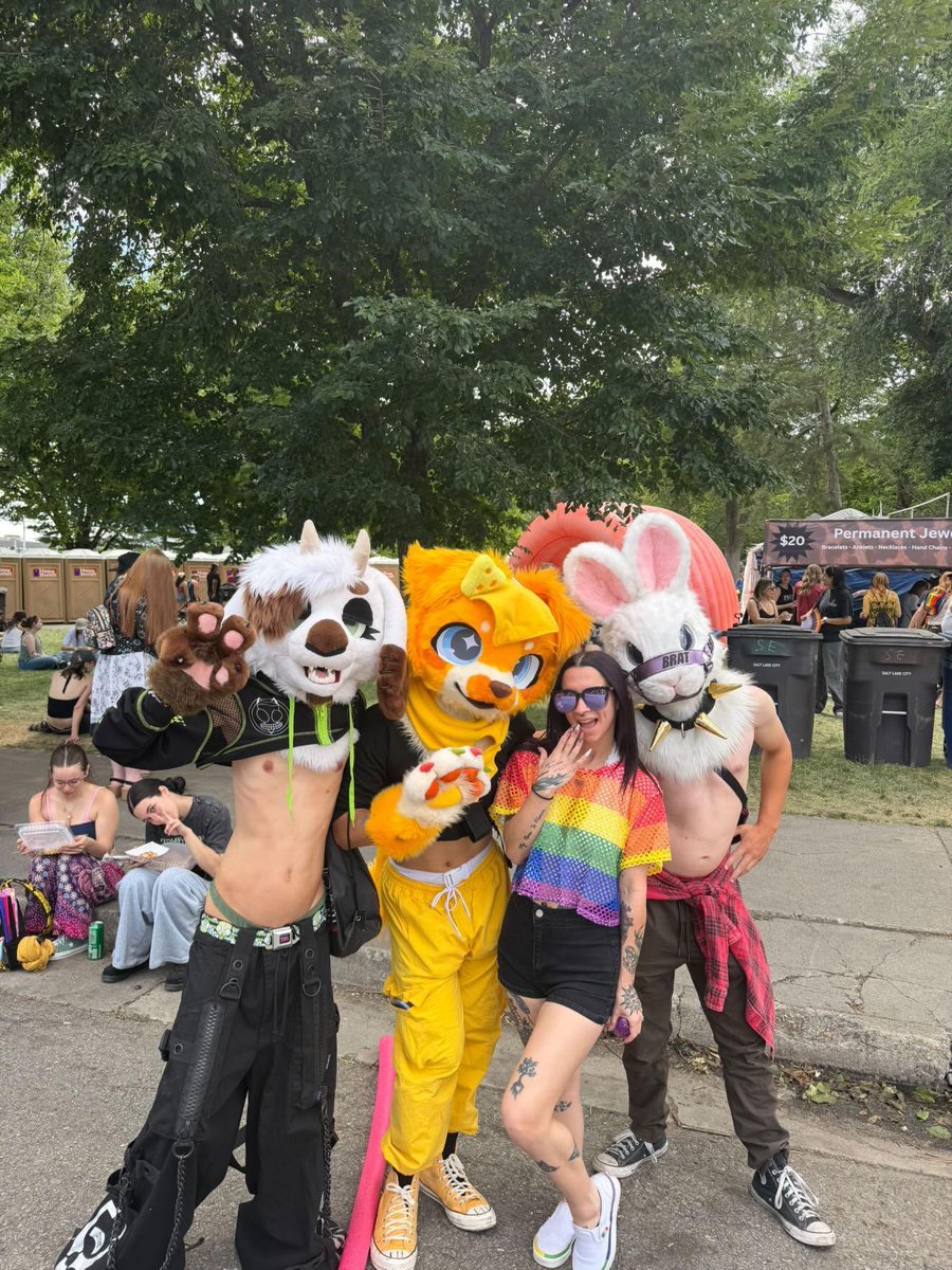 Cheddar_Pip's tweet photo. GAY PEOPLE RAAA PRIDE AAAA
#furry #gay #pride https://t.co/N1f8ZszKyQ