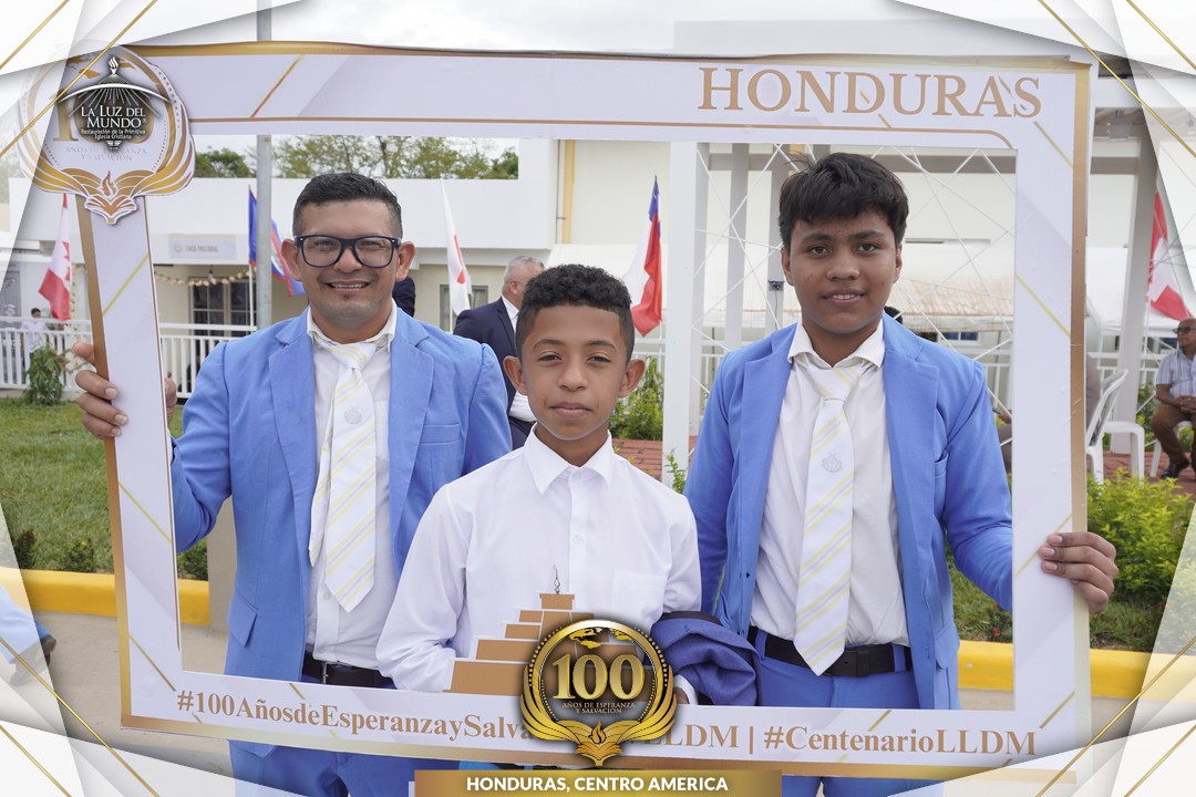lldmhonduras's tweet photo. Familias viven una jornada de armonía y alegría en la celebración del Centenario en Olancho

#LLDM
#LLDMHonduras
#Honduras
#LLDMCentenario https://t.co/9PWYIbu0RJ
