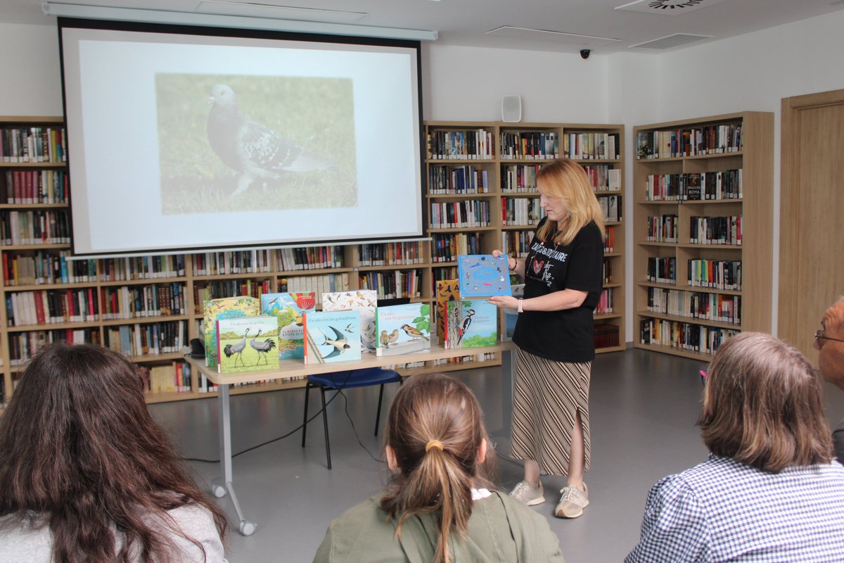 Bibliomallen's tweet photo. Detectives de aves por un día 🕵️♀️🐦. Identificarlas no es tan fácil, ¡pero sí muy divertido! 🦅
#Ecolab #PerspectivaCénit #LeYendoenDiVerso💚 https://t.co/w8f2yKkuvv