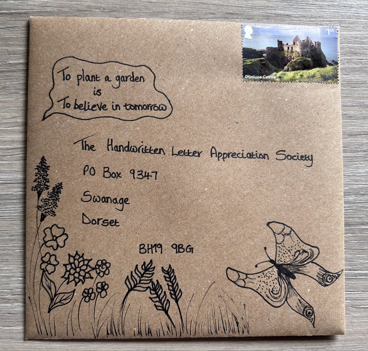 BubblyNas's tweet photo. Had a lovely little trip to #Monmouth saw my first Victorian postbox and thought about you โ๏ธ ๐ฎ @letterappsoc https://t.co/TGRCmUv9sy