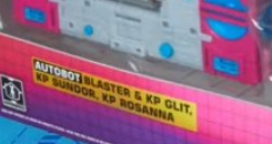 Da_Cube04's tweet photo. they didn't need to reference kiss players but they actively choose to slap it on the box  

you know what sure man why not. what next hasbro are you gonna release the twins next? if kiss players can get mentioned in 2026 whats stopping them from making the twins? https://t.co/7aRLpe720D