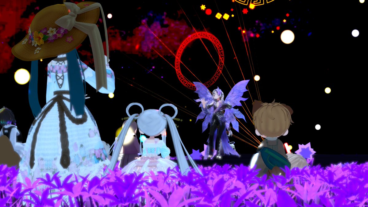 PacknMagic2nd's tweet photo. 今夜は、 #HikaruSen　さん
500 Celebration - Future♪Wing
One Man - Particle Live　にお邪魔しました。
宇宙さんのパーティクルが満開に咲き誇っていました。
#VRChat https://t.co/KwzLnLRpGn