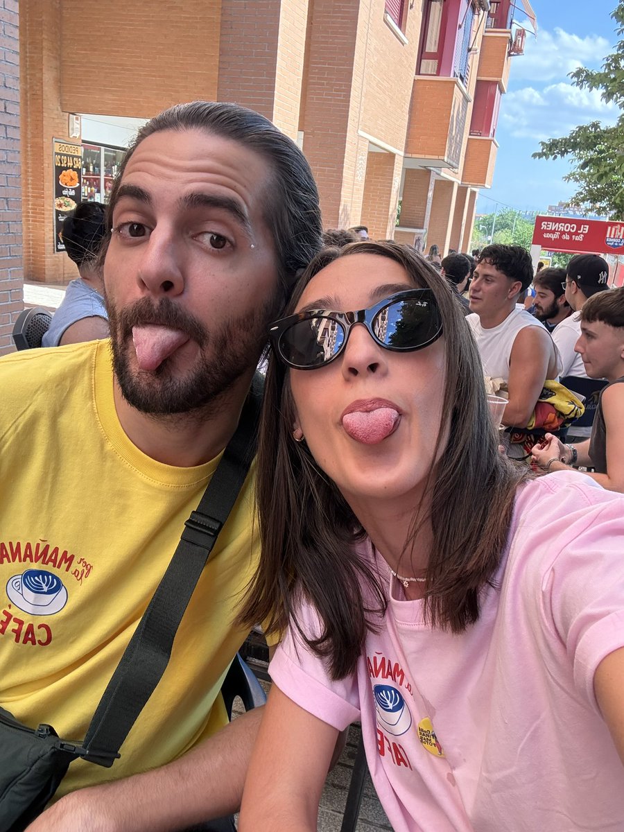 anasaezdcozar's tweet photo. 🩷🤟🏼💛 https://t.co/8td5VL5UsV