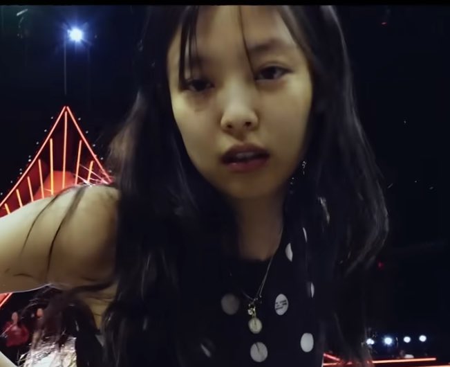 boomrants's tweet photo. jennifer with same lighting and angle 😭 https://t.co/DrKmZXYuYw