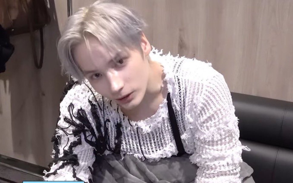081402s's tweet photo. I'm staring really hard someone do something i can't look away https://t.co/4ZCjaWjhLy