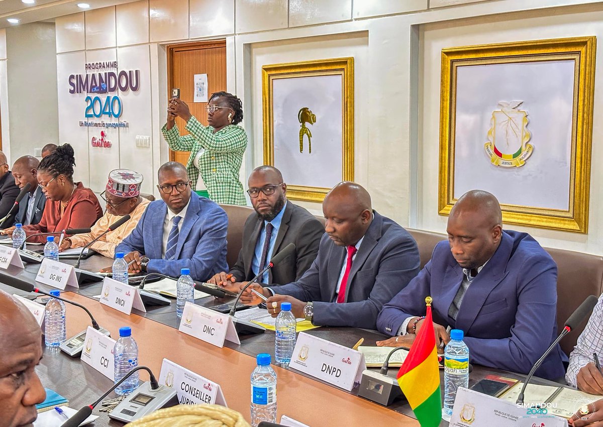 MpciGov's tweet photo. 🇬🇳 Réuni en Conseil de Cabinet, le MPCID a salué l’élection de la Guinée à l’ECOSOC et fait le point sur plusieurs priorités : revue avec le SNU, Forum économique Guinée–Côte d’Ivoire, WCAF V, ODD et politiques sectorielles. #MPCID #Simandou2040 https://t.co/sou82mxWF1