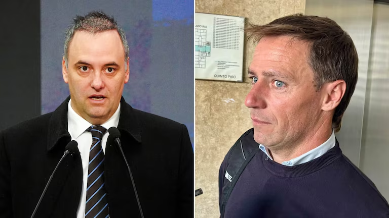 infobae's tweet photo. EXTRAJERON EL CONTENIDO DEL CELULAR DEL CONTRATISTA QUE COMPLICÓ A MANUEL ADORNI Y YA ESTÁ BAJO ANÁLISIS DE LA JUSTICIA

En el teléfono de Matías Tabar están las comunicaciones que mantuvo con el jefe de Gabinete antes de declarar y también hay documentación vinculada a las obras en la casa de Indió Cuá, por las que el funcionario pagó 245.000 dólares.

La Justicia ya tiene un disco rígido con todo el contenido del celular del contratista Matías Tabar, uno de los testigos que más complicó al jefe de Gabinete, Manuel Adorni, en la causa donde se lo investiga por enriquecimiento ilícito.

Infobae 📎 https://t.co/ZKrI8rDtVX