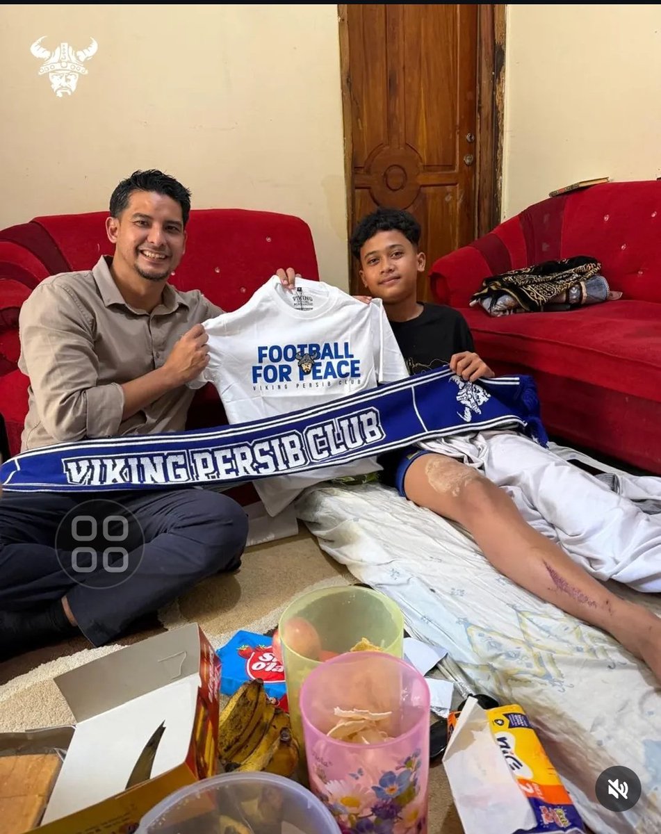 thesmashingpump's tweet photo. @Novasptr_18 Twit bobotoh baca reply pas kejadian nya balesan2nya banyak yang empati dan meminta maaf kalo emg bobotoh yang salah, gak kayak kalian malah balikin ke masa lalu terus playing victim. Perlu gw ss satu2?

Ini ketum lu bisa peduli gak kalo ada korban kekerasan suporter? https://t.co/70h3KHCriN