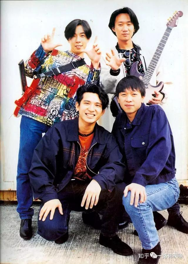 SFAlice777's tweet photo. 黄家驹（1962.6.10香港—1993.6.30東京）

今年是您离开的第33年，您永远是华语乐坛的精神标杆。

beyond的故事很简单，
四个追逐音乐梦想的孩子，变成了三个为梦想而战的男人。 https://t.co/WF6hSgG5GP