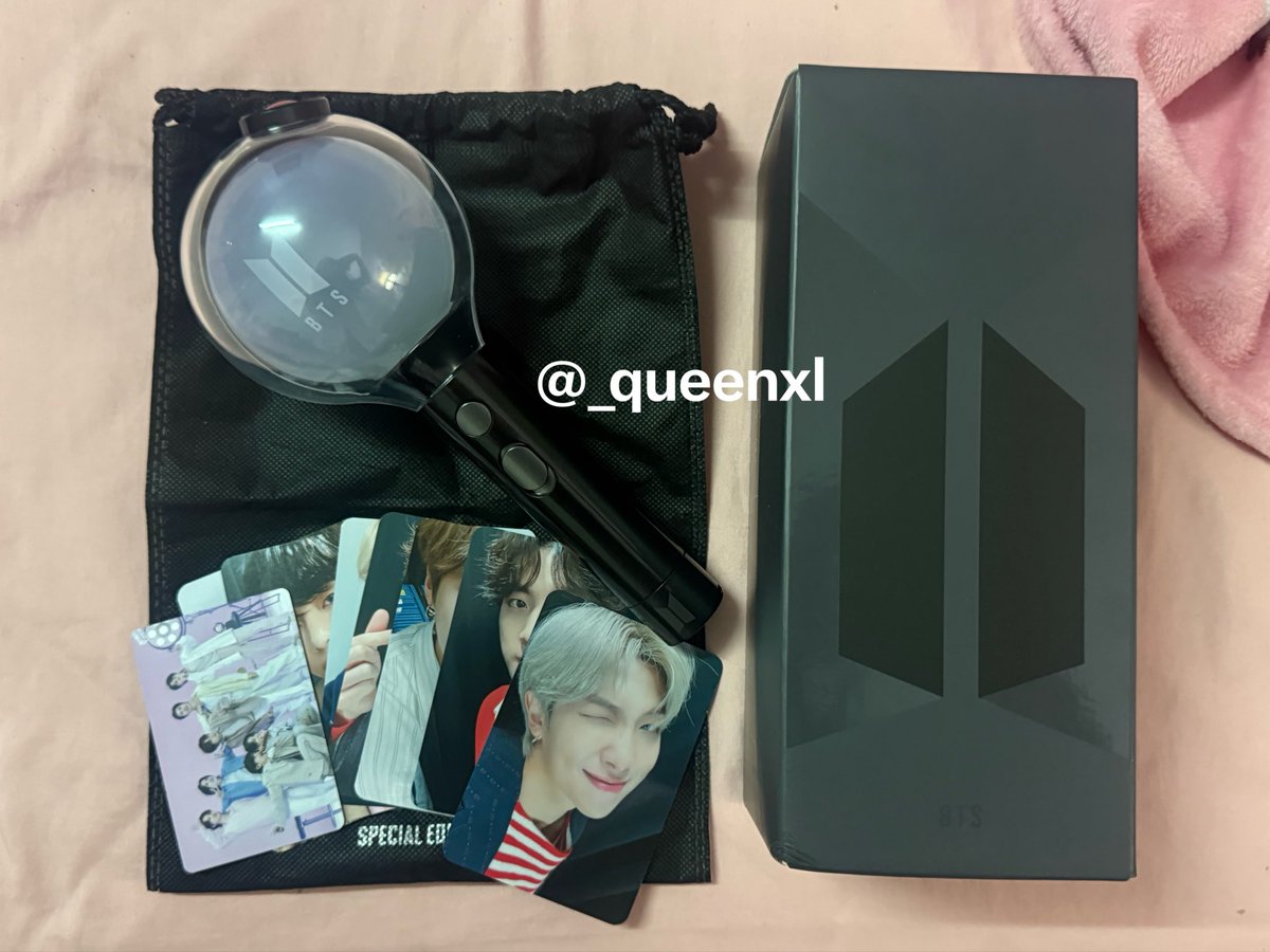 _queenxl's tweet photo. ส่งต่อ มี่บอม รุ่นofficial light stick special edition
700 บาทรวมส่ง 
#ตลาดนัดบังทัน #ส่งต่อมี่บอม https://t.co/Lzl6JGDzKH