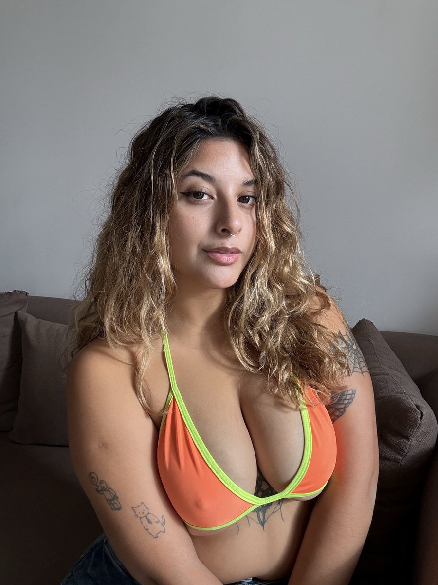 Roseealnee's tweet photo. Yes or no to my body type? Be honest https://t.co/NY5bo1E9YD