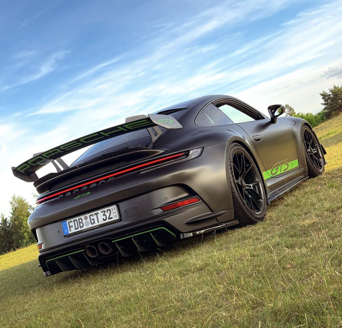 carpxrnpicx's tweet photo. Porsche 992 GT3 https://t.co/WkKszQZvaZ