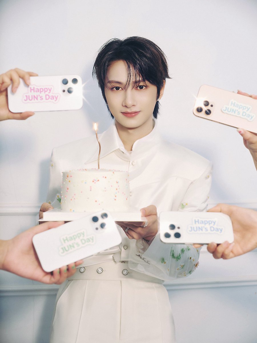 junpromotion's tweet photo. [UPDATE] XCSS Weibo

“With love as wing, Jun goes forward with starlight, year after year, free and abundant, to more wonderful journeys.”

🖇️ https://t.co/hKYiW2jIdk

TO THE MOON AND BACK WITH JUNHUI
#오늘은_문준휘생일_축하_쿠다사이
#OurMoonlightJUNday
#文俊辉 @pledis_17 https://t.co/pRFAgK0eps