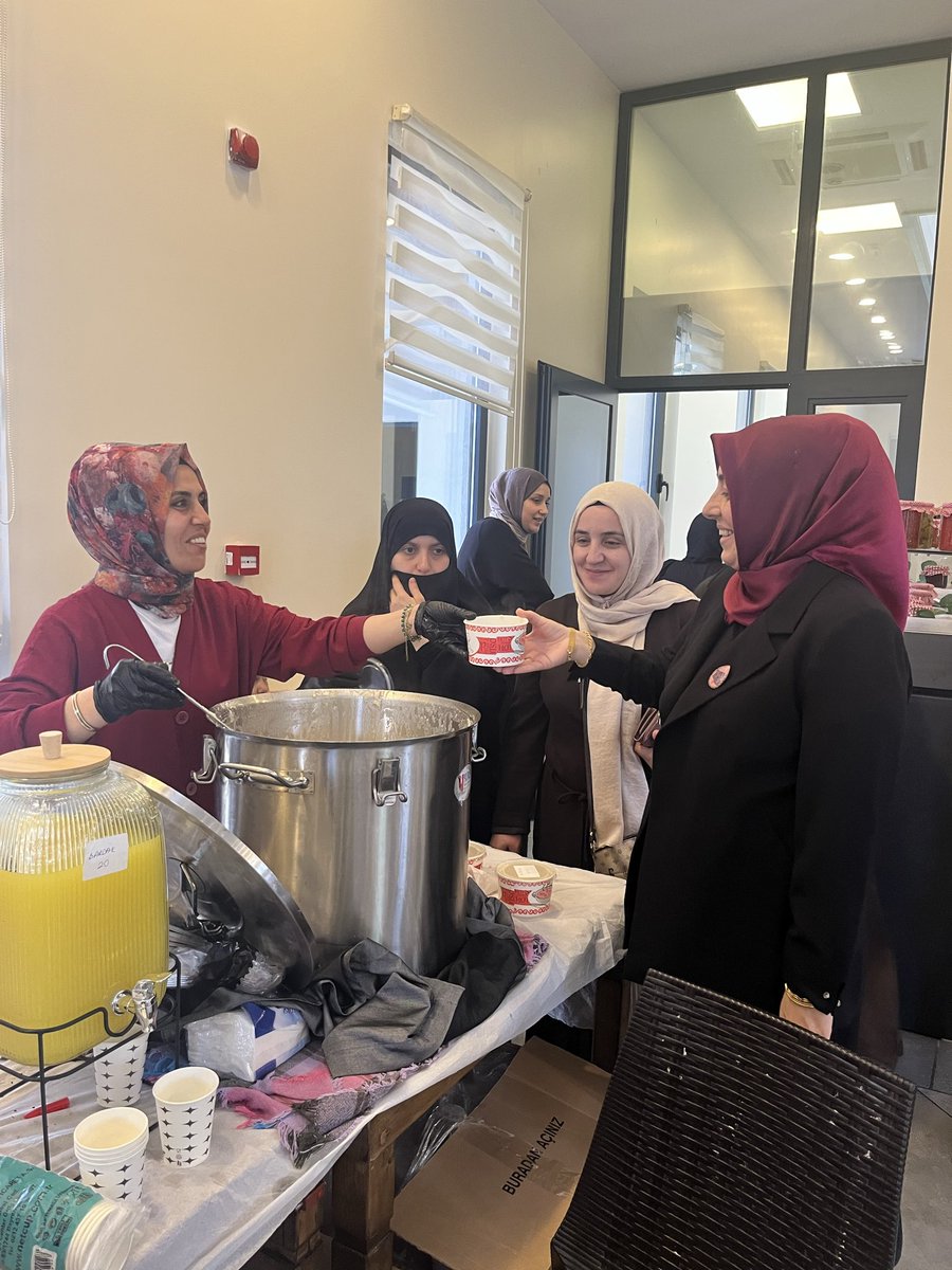seval_av's tweet photo. Esenler Belediyesi Çeyiz Evi tarafından,  gençlerimize evlilik yolunda destek olmak amacıyla düzenlenen hayır kermesine katıldık.

Bu anlamlı dayanışmaya katk�� sunan herkese teşekkür ederim. 🌸🤲🏻

 #Esenler #ÇeyizEvi https://t.co/j5zmjO2bfU