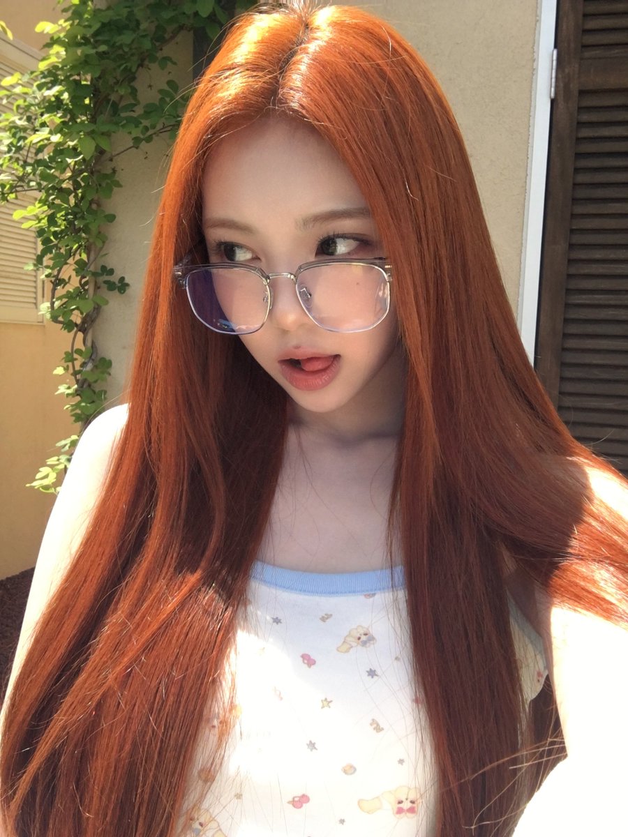 🌟 Weverse Post 260609 | #이안 #IAN : 🥸🌿 (1 of 3) #하츠투하츠
