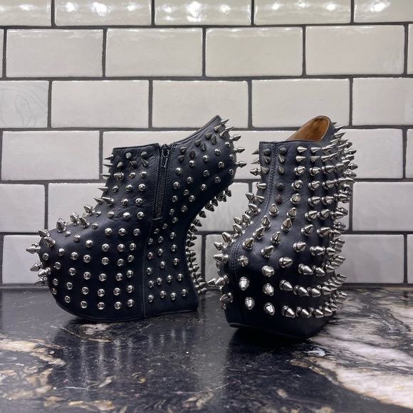 headlessgimp's tweet photo. my dream heels https://t.co/ekUAindNaf