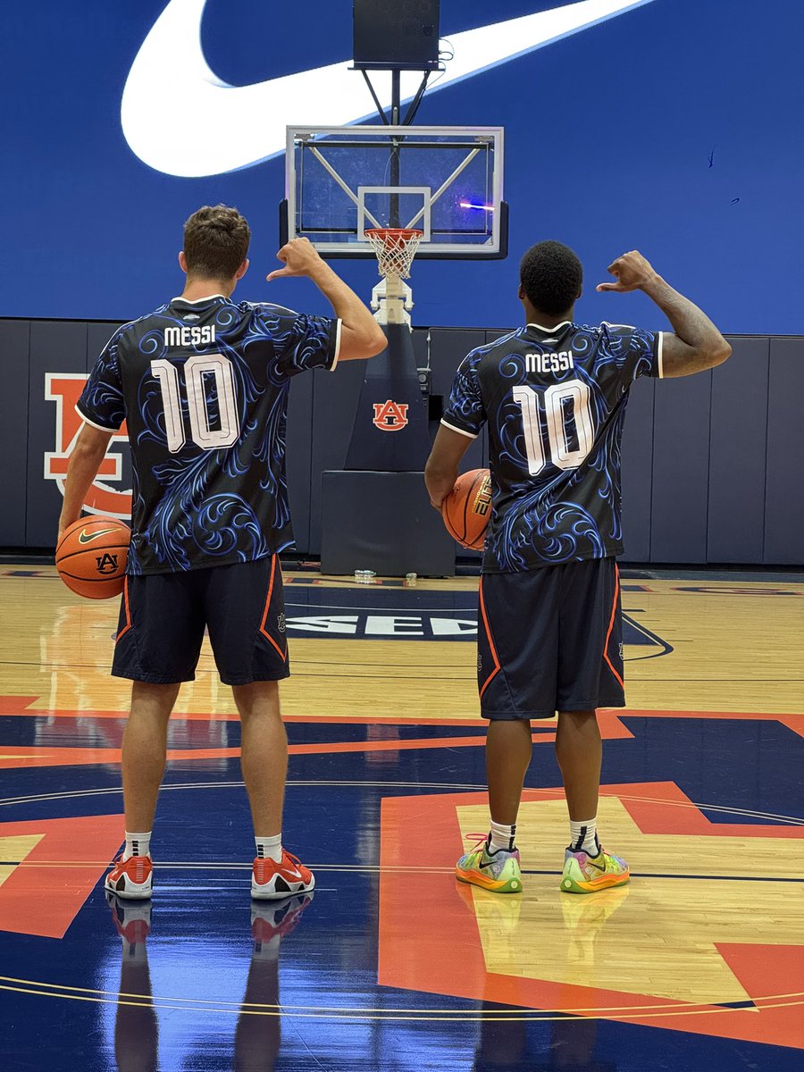 AuburnMBB's tweet photo. we’re ready for some fútbol ⚽️ https://t.co/gm1FHOX8jZ