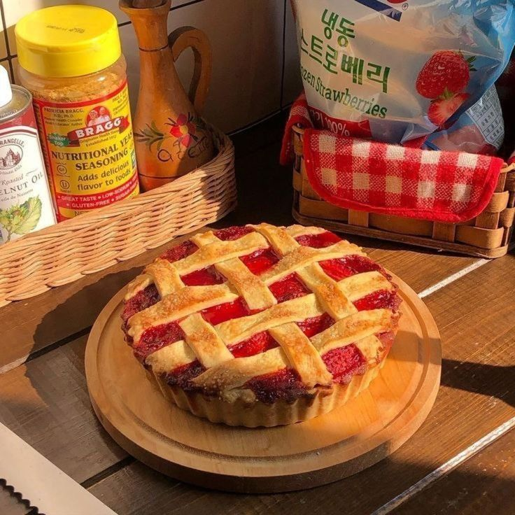 daily_dolce's tweet photo. Making fresh fruit pies during cherry season >> https://t.co/1RRtMNXx42