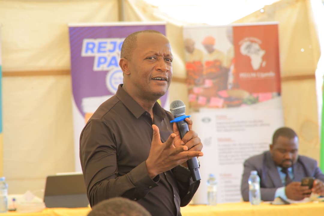 YouthBuganda's tweet photo. Oweek. Robert Serwanga Ssaalongo, the Minister of Youth, Sports and the Arts, today facilitated a session for farmers at the CBS PEWOSA Trade Show at Lubiri, where participants explored the vast marketing opportunities within the poultry industry.@robert_serwanga @Buganda_Youths https://t.co/9iH5iEhTkc