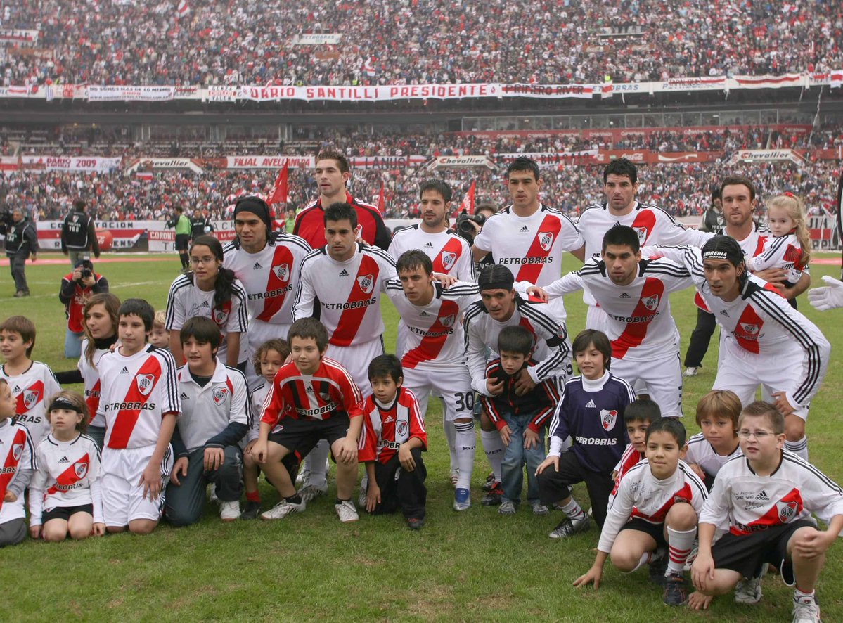 Luca7925_'s tweet photo. River Plate Campeón 2008
Juan Pablo Carrizo,Matías Abelairas, Gustavo Cabral, Eduardo Tuzzio y Oscar Ahumada ,Radamel Falcao,Paulo Ferrari, Diego Buenanotte,Ariel Ortega,Cristian Villagra y Sebastián Abreu. https://t.co/cVdfiUOo3u