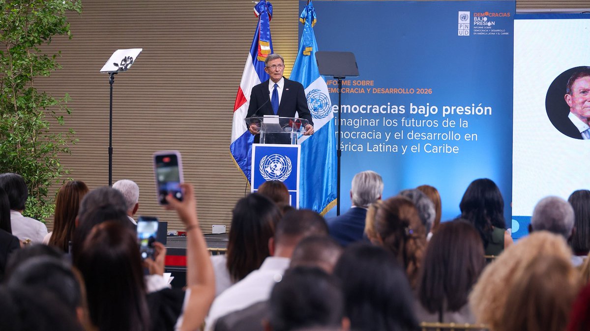 GloriaReyesG's tweet photo. Durante la presentación del Informe sobre Democracia y Desarrollo 2026, la directora regional del PNUD para América Latina y el Caribe, Michelle Muschett, destacó los avances de la República Dominicana en materia de libertades políticas y reducción de la pobreza.

Estos resultados reflejan la importancia de construir instituciones capaces de generar oportunidades y mejorar la calidad de vida de las personas. En ese camino, las políticas de protección social y el fortalecimiento de la autonomía de las mujeres han sido fundamentales.

El informe nos recuerda que una democracia fuerte también se mide por su capacidad de generar bienestar. Desde el Ministerio de la Mujer @MMujerRD seguiremos impulsando acciones que amplíen oportunidades para las mujeres, convencidos de que su bienestar es clave para el desarrollo del país.

#mmujerrd #GR
