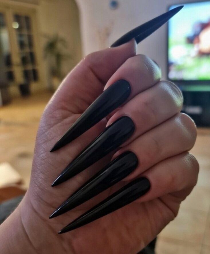 MissCatastroV's tweet photo. Toen mijn nagels nog super lang waren, at ik chips met alleen mijn nagels. 😂 https://t.co/JGP2yUnjiP