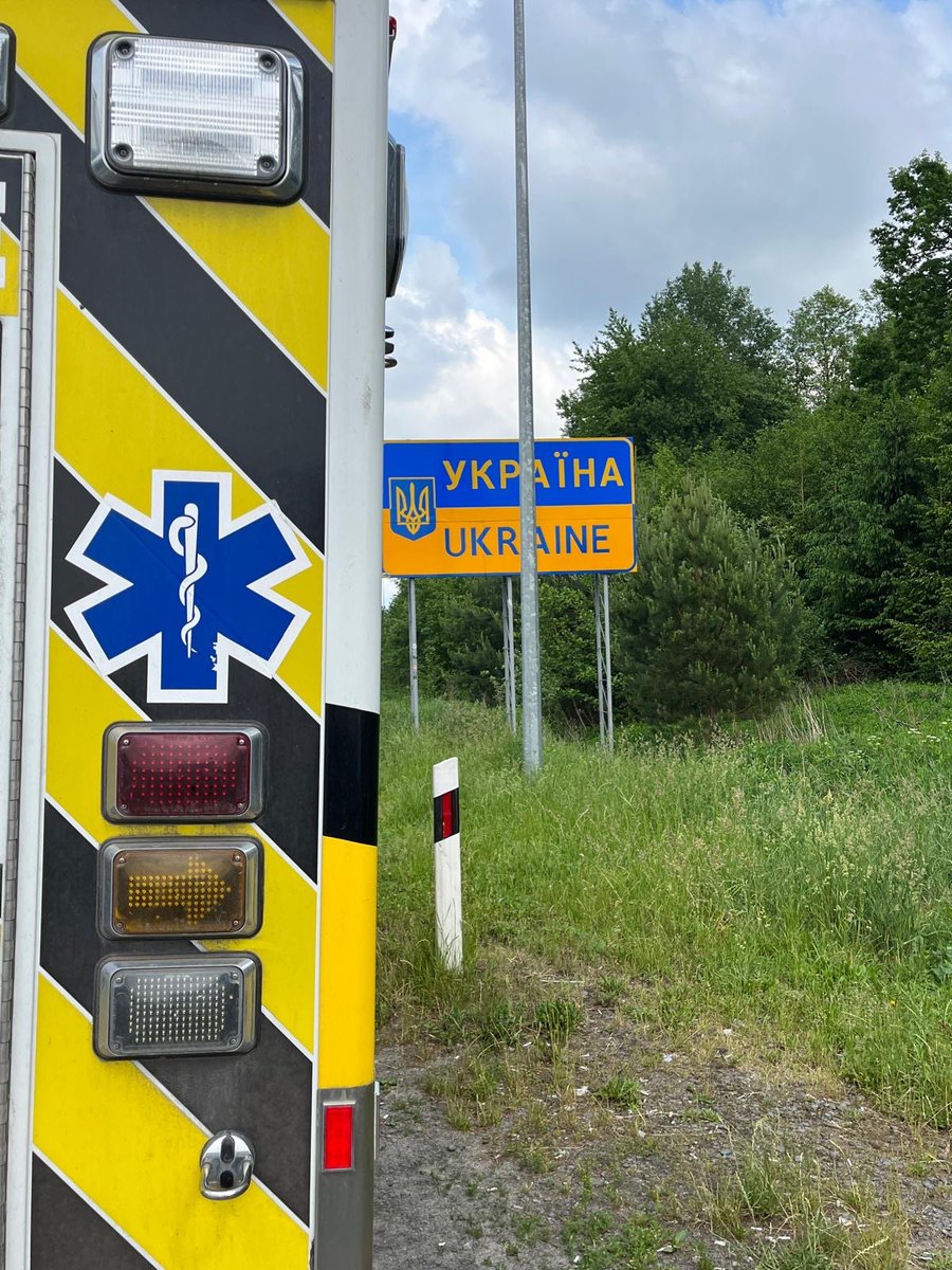 AmbulancesU's tweet photo. Even with all the correct paperwork it still takes several hours to get across the border. Once through we stopped in Lviv for the night where we met our first ambulance recipient and the @avfukraine which would accompany us to Odesa. After a year it was good to be back in UA. https://t.co/3DkWxnblg3
