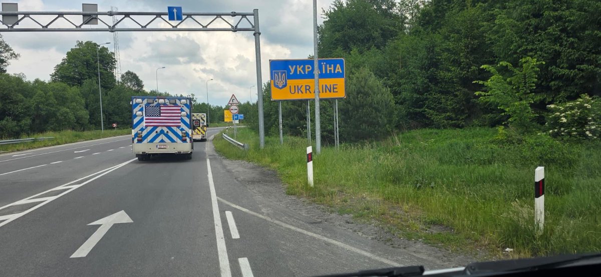 AmbulancesU's tweet photo. Even with all the correct paperwork it still takes several hours to get across the border. Once through we stopped in Lviv for the night where we met our first ambulance recipient and the @avfukraine which would accompany us to Odesa. After a year it was good to be back in UA. https://t.co/3DkWxnblg3