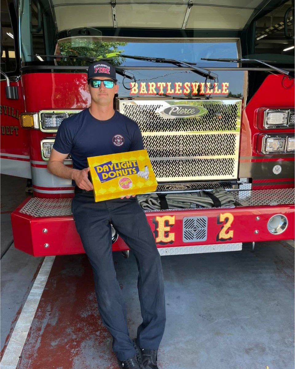 PopsDaylight's tweet photo. They thanked us for the donuts.

We'd like to thank them for serving our community. ❤️🚒

Proud to support those who support our community. 🍩🇺🇸

📸: Bartlesville Professional Firefighters Local 200

#OnlyAtPops https://t.co/tKOylJTjks