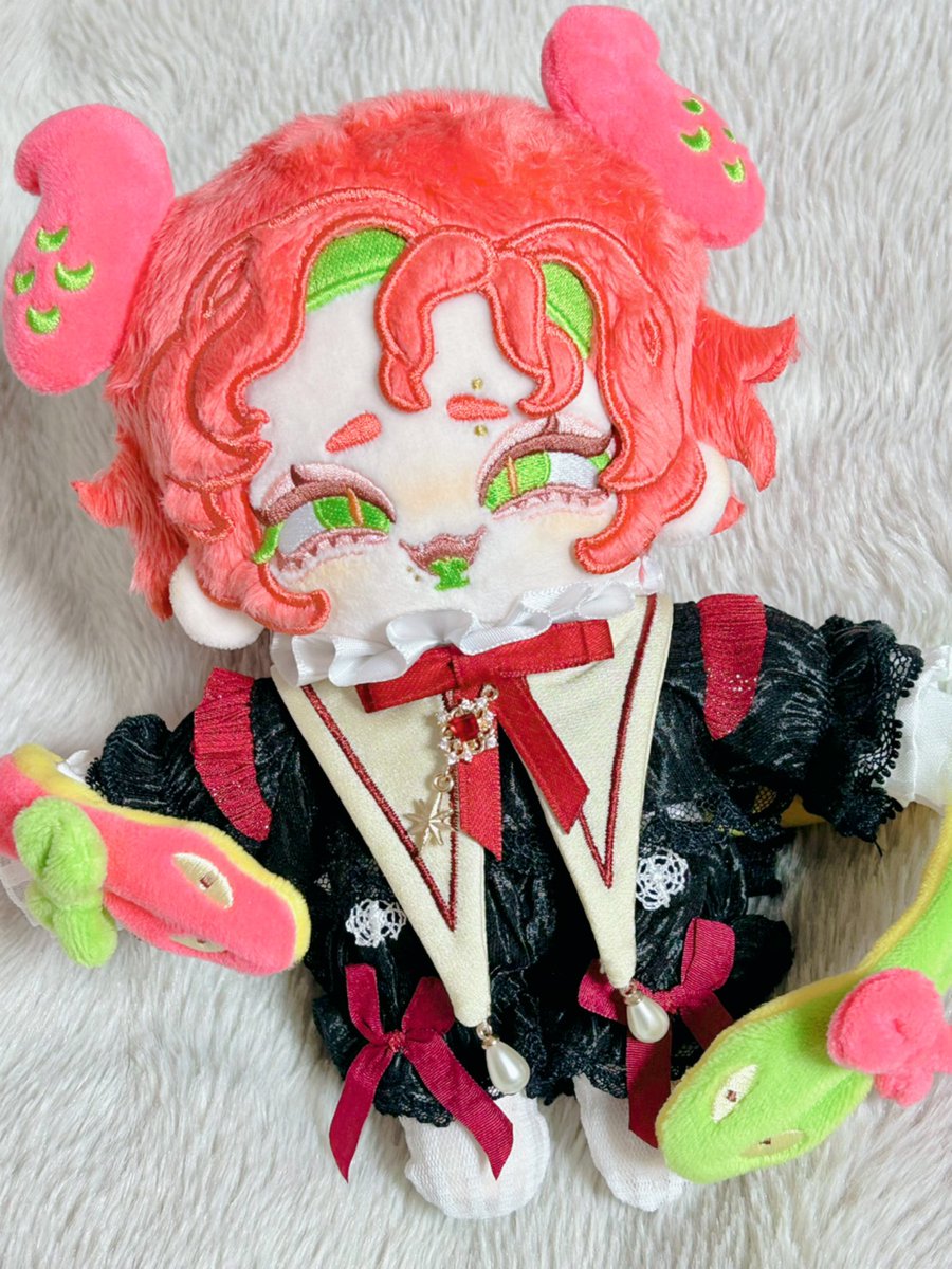 r42cy4r3_8's tweet photo. #3oC_踊

ぬいフェスでお迎えさせていただいたペシェムルさんの服を用意したんですが、こういう系統やっぱり良すぎる　似合いすぎ　最高 https://t.co/0LCNsuFTX5