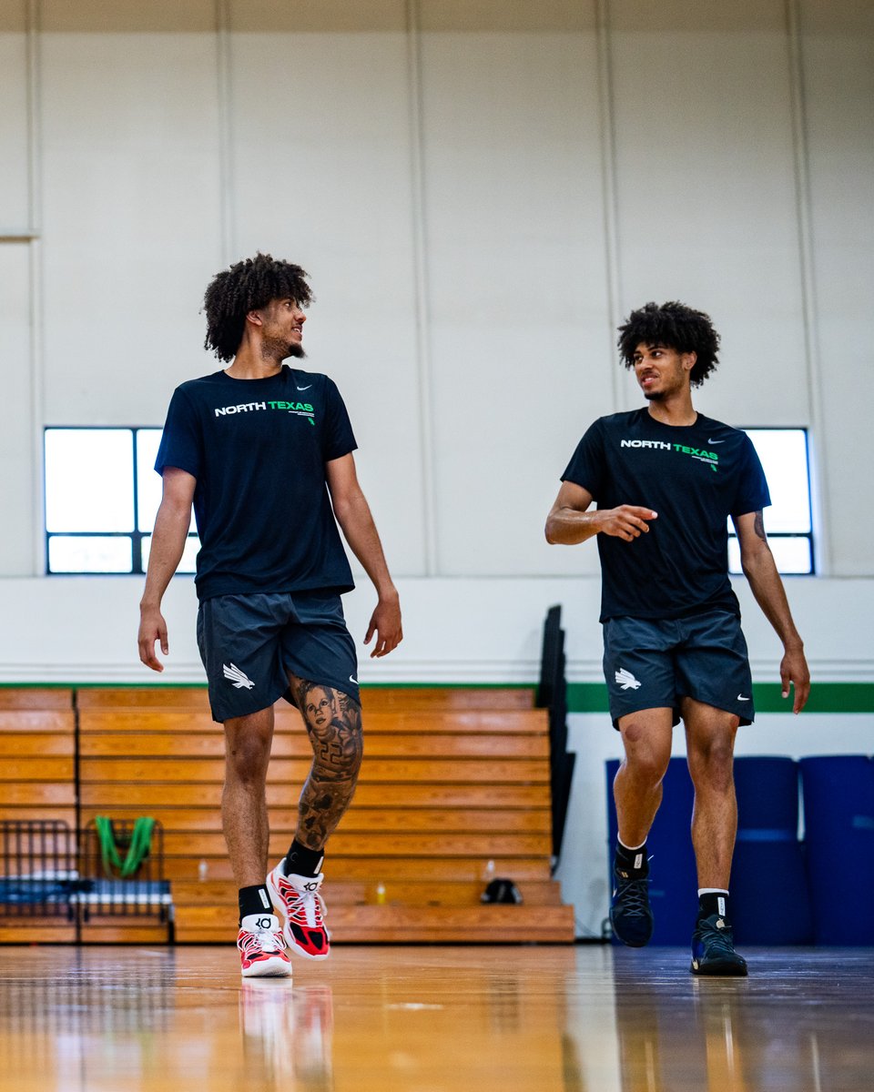 MeanGreenMBB's tweet photo. 👀TJ and Aeneas https://t.co/1EAuTXUBC0