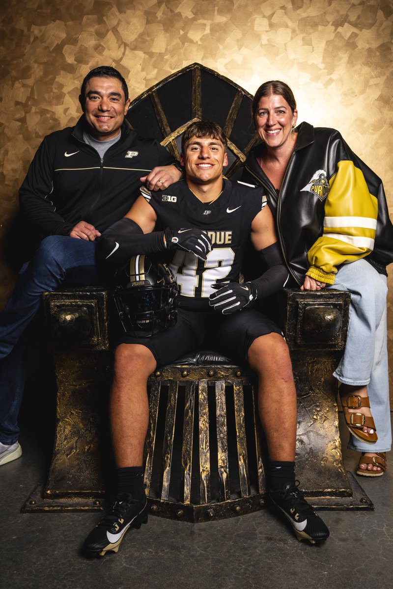 EthanReyna44's tweet photo. Official Visit ✅
Nothing but love for Purdue. Grateful for the coaches, players, and everyone who made the weekend special. 🚂 #BoilerUp
@FootballAndrean 
@BoilerFootball 
@Coach_Odom 
@CoachKaneBoiler 
@Nrenna 
@JackLowary https://t.co/TRSqbS5p3L