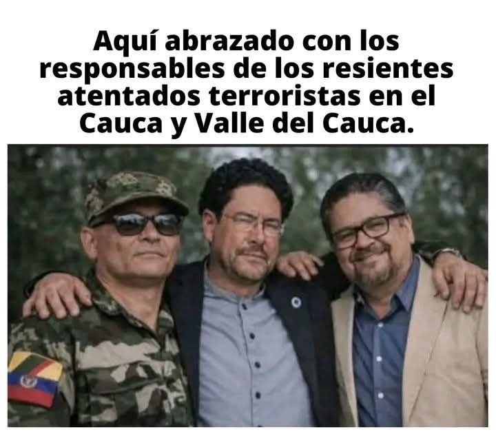 1colombiamivida's tweet photo. @Impacto24_7 @hectorandres49 El heredero y candidato de narcoterroristas, es un inminente peligro, ojo Colombianos ni un voto por Iván Cepeda, el aliado de terroristas solo quiere destruir el país, y lo está demostrando con los asesinatos a gente inocente, ataques a sedes de campaña e incitando al odio. https://t.co/4ThjXe1oBy