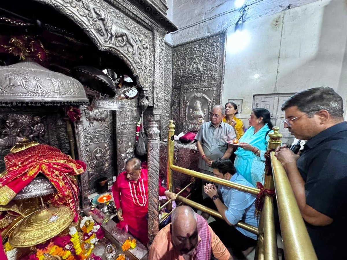 RajveersinghUP's tweet photo. आज माँ कांगड़ा देवी, माँ चामुंडा देवी, माँ चिंतपूर्णी देवी, माँ ज्वालामुखी देवी एवं माँ बगलामुखी देवी के पावन धामों में सपरिवार दर्शन एवं विधि-विधान से पूजा-अर्चना करने का सौभाग्य प्राप्त हुआ। https://t.co/auMWPVDVkd