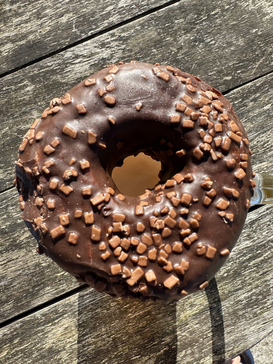 gummibierchen's tweet photo. #Donut und #Bierchen mit dem #Pilsner von #Herzbräu im @ElbeResort #AlteÖlmühle #Wittenberge und das ist wieder mal #ErholungPur in #Brandenburg🙃🍺 https://t.co/AF2o2Ssnsf